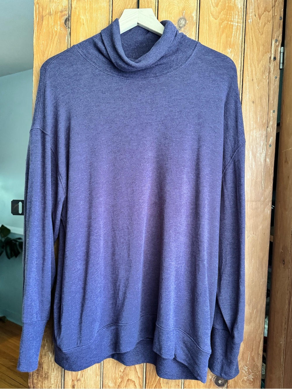 Women’s Athleta Balance Cinch Oversized Turtleneck Sweatshirt Purple Plum XL